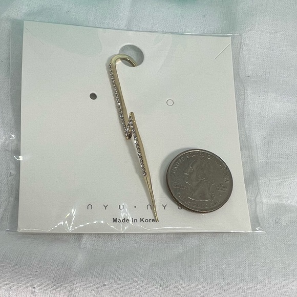 Lighting Bolt Sparkling Zircon Unique Statement Bar Ear Cuff - Picture 4 of 9